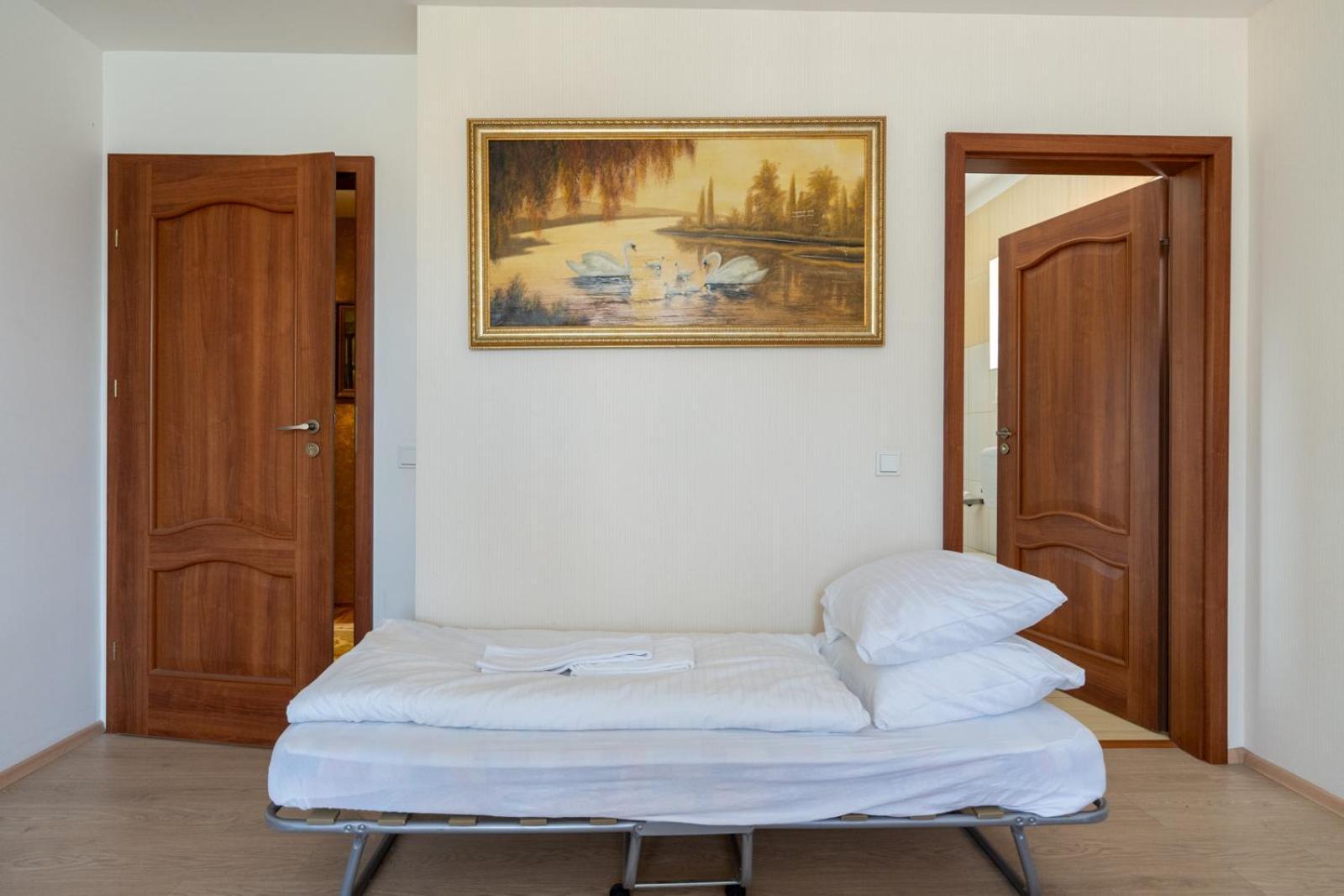 Faraway Aparthotel Near Vienna Airport With Anytime Self Check In Брук ан дер Лайта Стая снимка