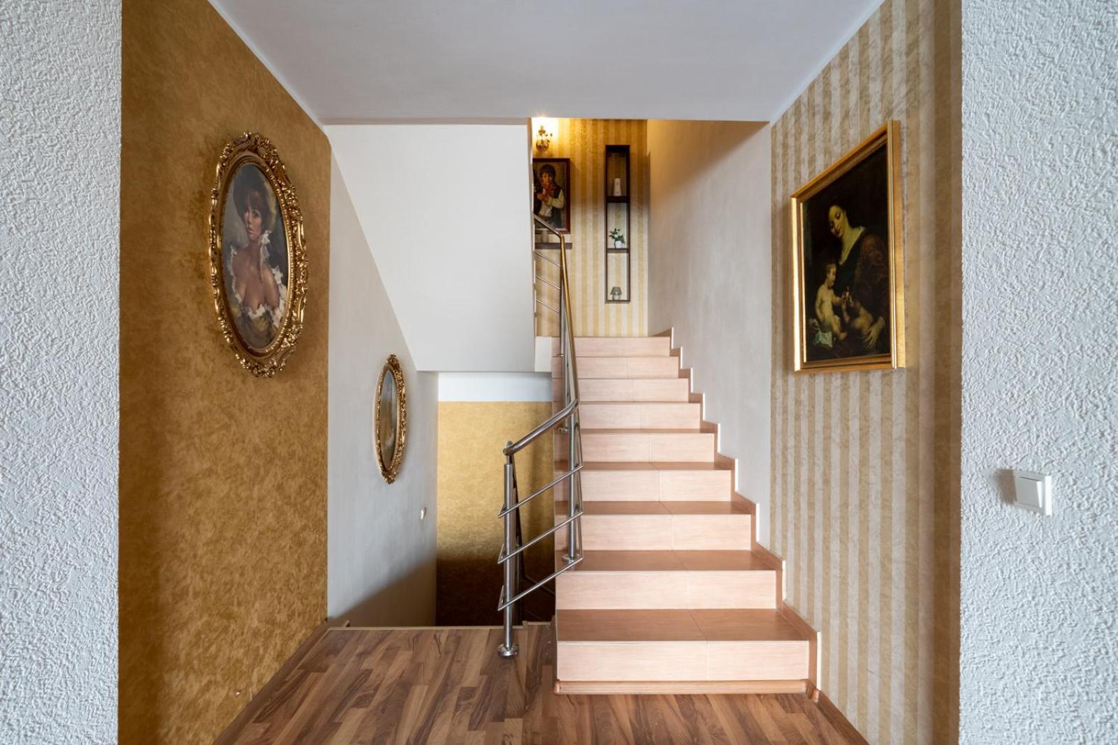 Faraway Aparthotel Near Vienna Airport With Anytime Self Check In Брук ан дер Лайта Екстериор снимка
